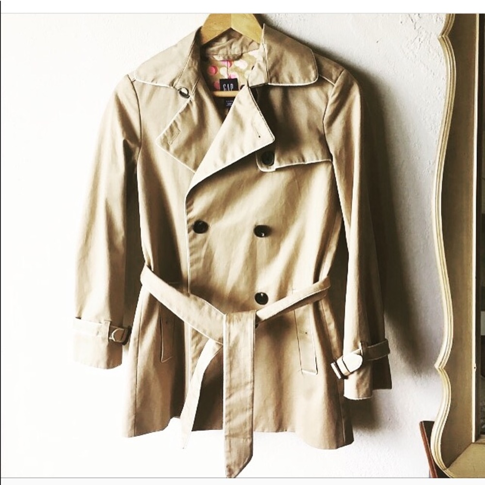 Gap khaki trench coats worn white trim